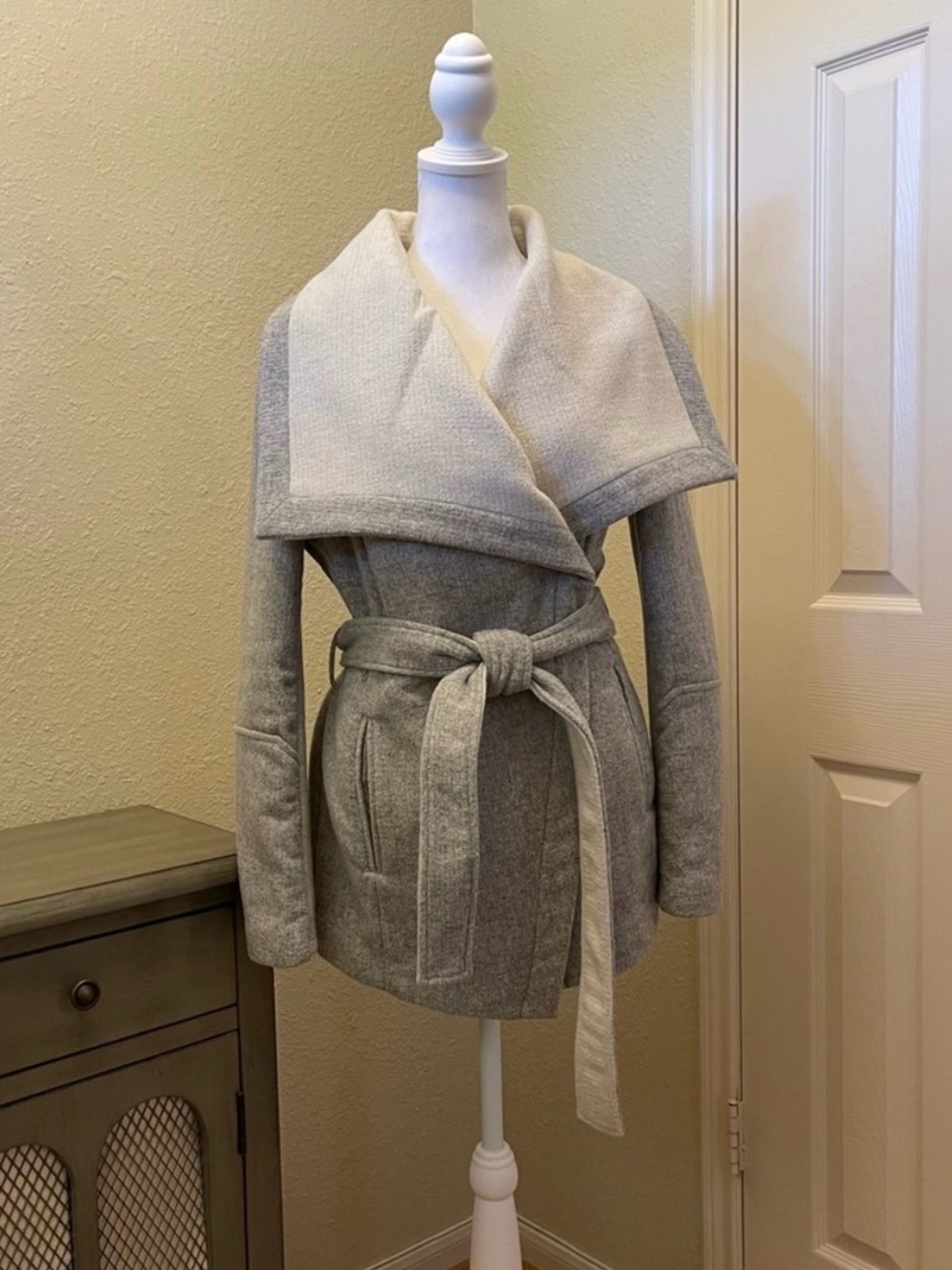 BCBGeneration Wool Blend Grey Wrap Coat Cream Shawl Collar Belted Jacket Coat S
